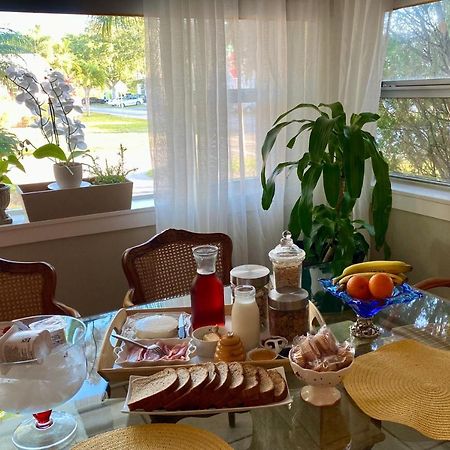 Villa Olivia Guest Rooms Холивуд Екстериор снимка