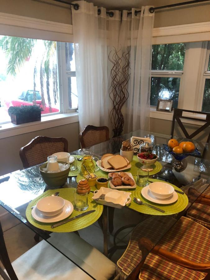 Villa Olivia Guest Rooms Холивуд Екстериор снимка