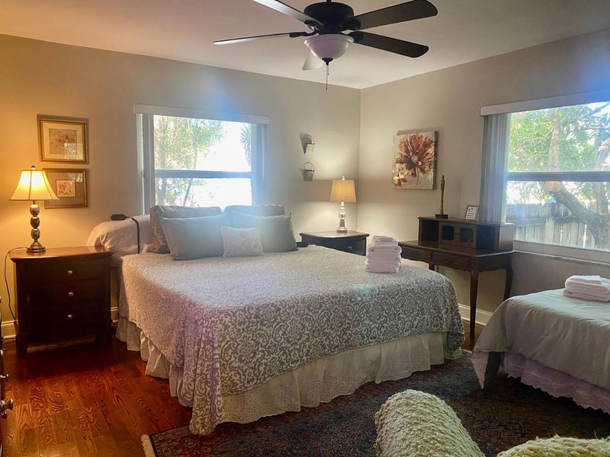 Villa Olivia Guest Rooms Холивуд Екстериор снимка