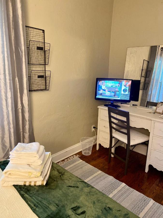 Villa Olivia Guest Rooms Холивуд Екстериор снимка