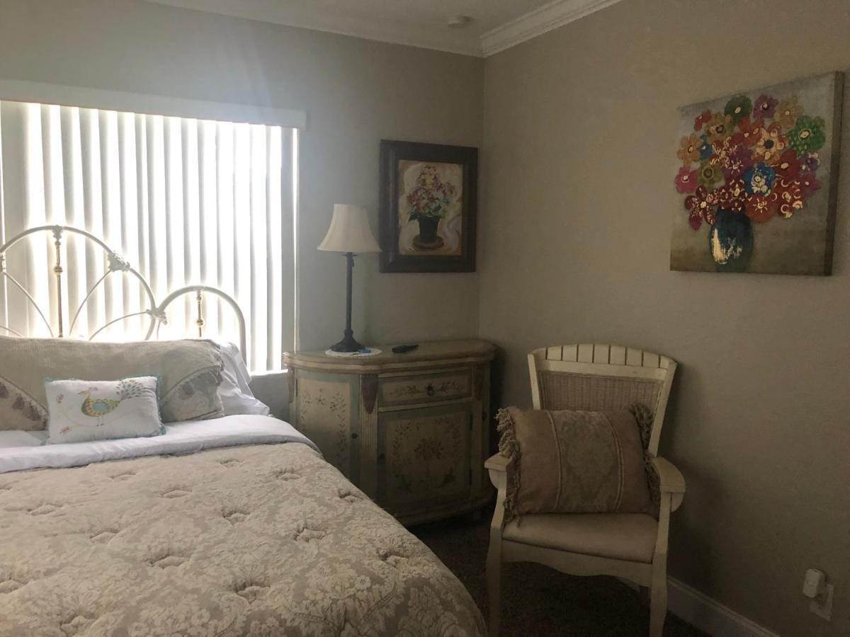 Villa Olivia Guest Rooms Холивуд Екстериор снимка