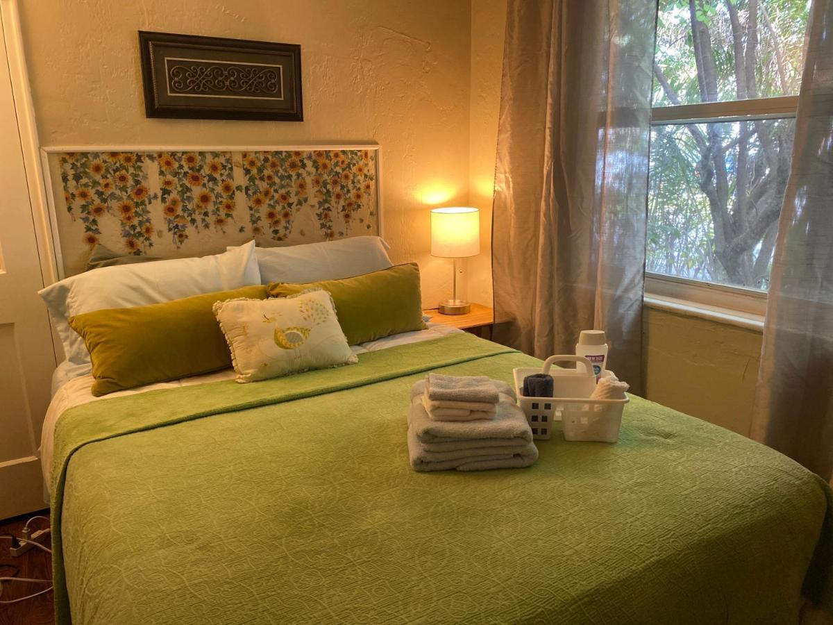 Villa Olivia Guest Rooms Холивуд Екстериор снимка