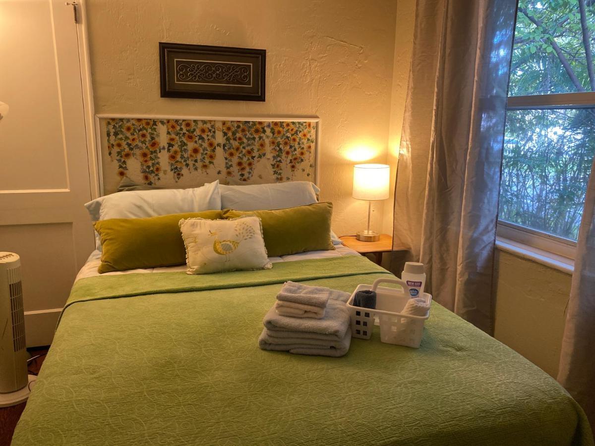 Villa Olivia Guest Rooms Холивуд Екстериор снимка
